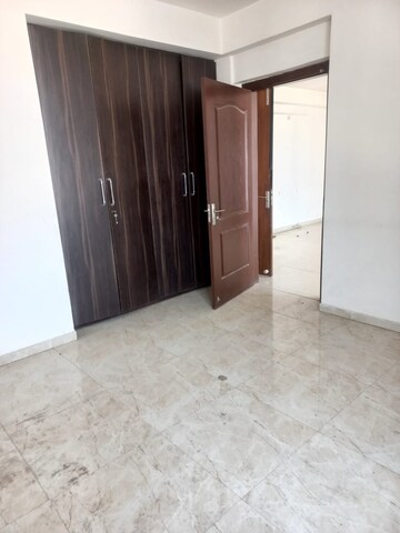Room in 3 BHK Apartment at Omaxe Royal Residency Faridabad, Sector 79 – for Rent