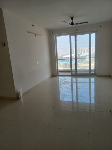 Room in 3 BHK Apartment at Omaxe Royal Residency Faridabad, Sector 79 – for Rent