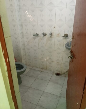 Bathroom in 2 BHK Villa at Aliganj – for Rent