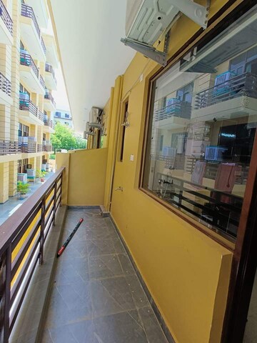 Balcony in 1 RK Builder Floor at Sector 52 – for Rent
