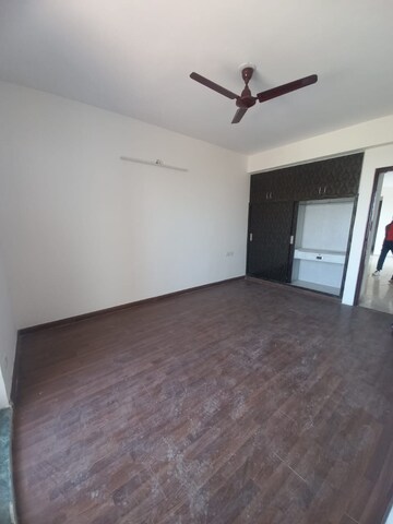 Room in 2 BHK Apartment at BPTP Discovery Park, Sector 80 – for Rent