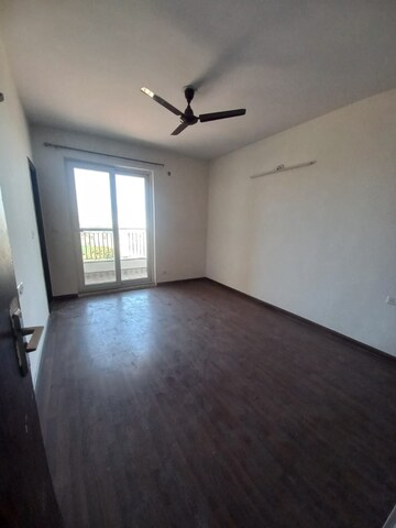 Room in 2 BHK Apartment at BPTP Discovery Park, Sector 80 – for Rent