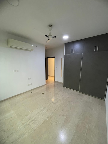 Room in 2 BHK Apartment at Oberoi Realty Esquire, Goregaon East – for Rent