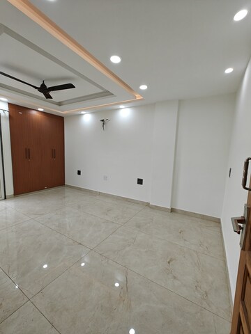 Room in 3 BHK Builder Floor at Sushant Lok 3, Sector 57 – for Rent