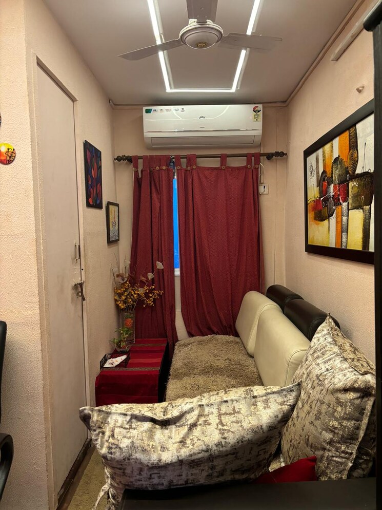 Living Room, kailash colony 3 Bedroom 1300 Sq.Ft. Builder Floor In Kailash Colony Delhi 8286258