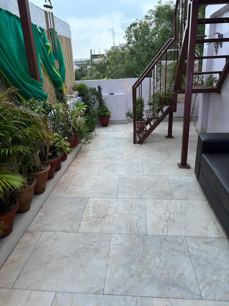 Balcony, kailash colony 3 Bedroom 1300 Sq.Ft. Builder Floor In Kailash Colony Delhi 8286258