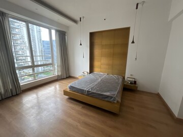 Room in 5 BHK Apartment at Pioneer Park Presidia, Sector 62 – for Rent