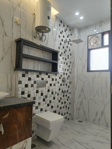 Bathroom in 3 BHK Builder Floor at SS Aaron Ville, Sector 48 – for Sale