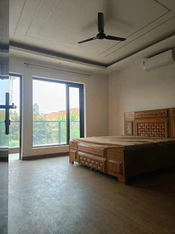 Room in 3 BHK Builder Floor at SS Aaron Ville, Sector 48 – for Sale