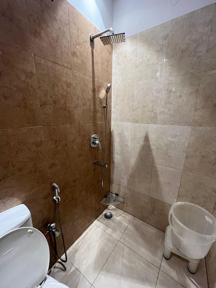 Bathroom, lajpat nagar 2 Bedroom 1000 Sq.Ft. Builder Floor In Lajpat Nagar Delhi 8286363