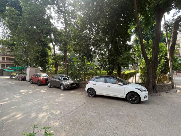  Parking, lajpat nagar 2 Bedroom 1000 Sq.Ft. Builder Floor In Lajpat Nagar Delhi 8286363