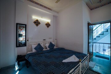 Bedroom in 3 BHK Builder Floor at DLF Vibhuti Khand, Gomti Nagar – for Rent