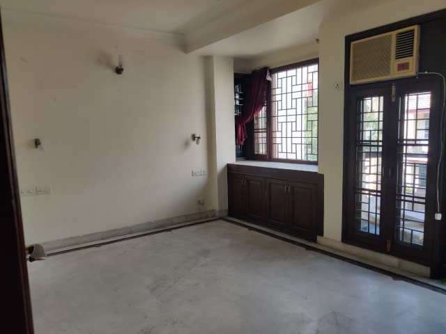 6+ BHK + Servant Room Builder Floor For Sale in Saket