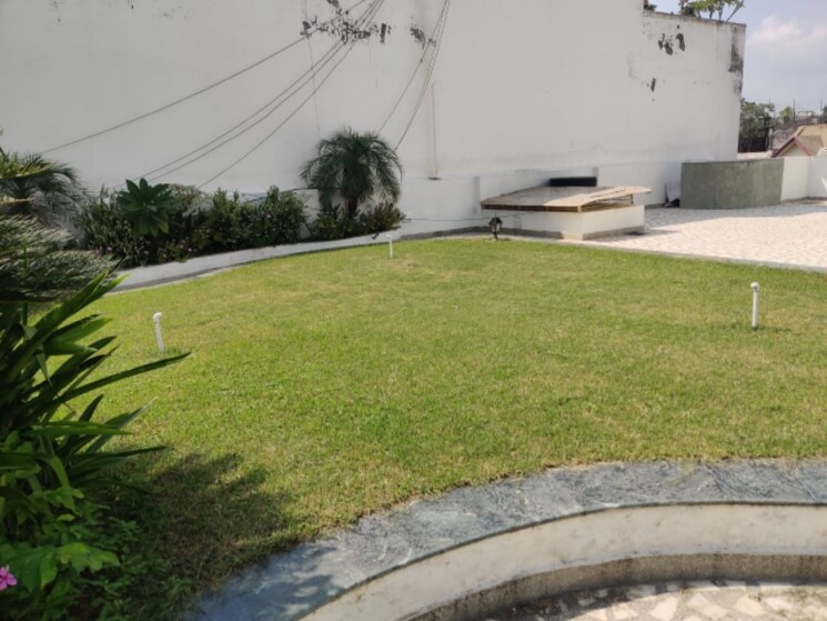 Garden, saket 6+ Bedroom 5000 Sq.Ft. Builder Floor In Saket Delhi 8286361