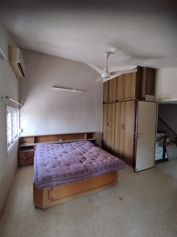 Bedroom in 3 BHK Villa at Vastrapur – for Rent