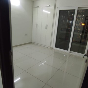 Room in 3 BHK Apartment at Hermitage Centralis, Vip Road – for Rent