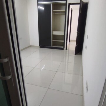 Room in 3 BHK Apartment at Hermitage Centralis, Vip Road – for Rent