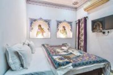 Bedroom in 3 BHK Builder Floor at DLF Vibhuti Khand, Gomti Nagar – for Rent