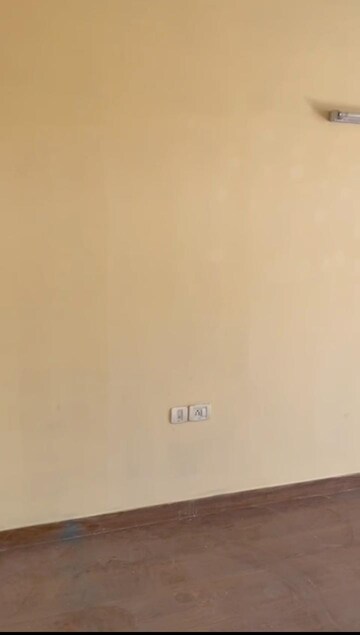 Room in 3 BHK Apartment at Piyush Heights, Sector 89 – for Rent