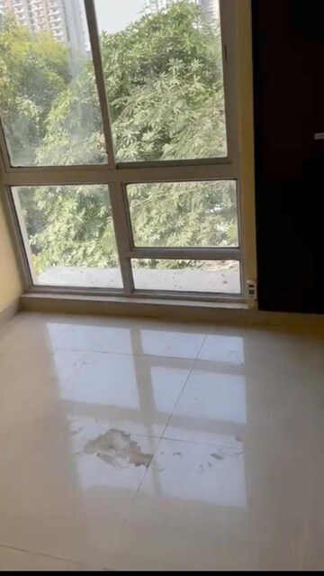 Room in 3 BHK Apartment at Piyush Heights, Sector 89 – for Rent