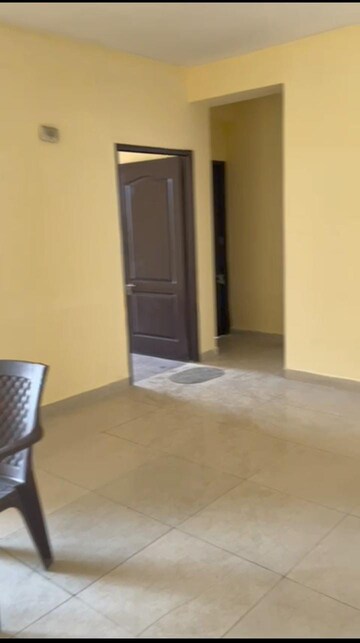 Room in 3 BHK Apartment at Piyush Heights, Sector 89 – for Rent