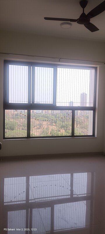 Room in 2 BHK Apartment at Kalpataru Paramount, Kapur Bawdi – for Rent