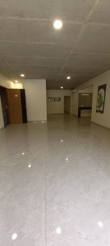 Room in 4 BHK Apartment at Mithakali – for Sale