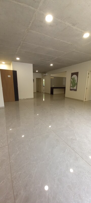 Room in 4 BHK Apartment at Mithakali – for Sale