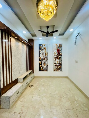 Room in 2 BHK Builder Floor at Dwarka Mor – for Rent