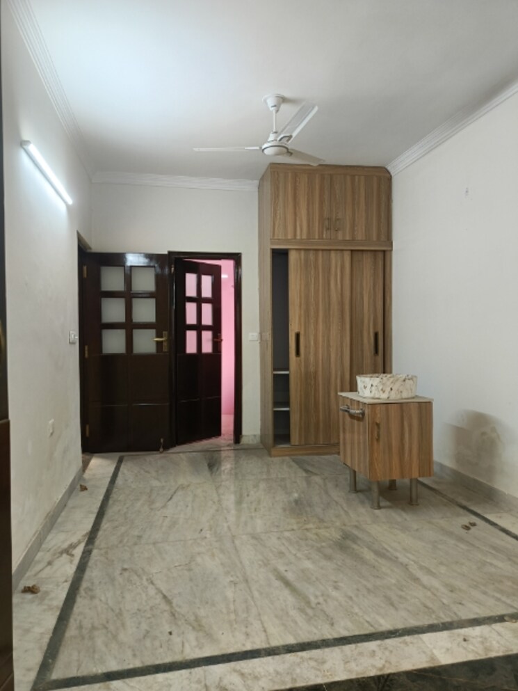 Room, uppal-southend 3 Bedroom 1250 Sq.Ft. Builder Floor In Sector 49 Gurgaon 8286639