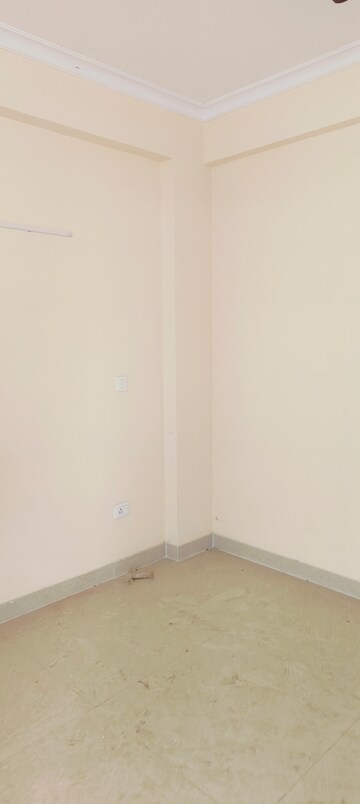Room in 3 BHK Builder Floor at Ansal Esencia - Sovereign Floors, Sector 67 – for Rent