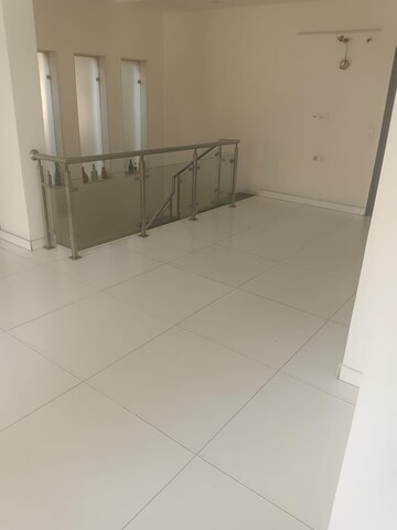 Room in 5 BHK Apartment at Vasant Kunj – for Rent