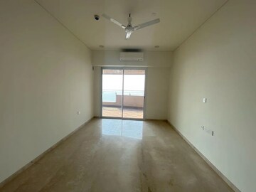 Room in 3 BHK Apartment at Lokhandwala Minerva Mahalaxmi, Mahalaxmi – for Rent