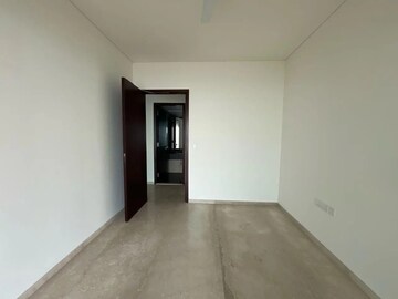 Room in 3 BHK Apartment at Lokhandwala Minerva Mahalaxmi, Mahalaxmi – for Rent