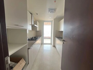 Building Lobby in 3 BHK Apartment at Lokhandwala Minerva Mahalaxmi, Mahalaxmi – for Rent