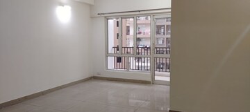 Room in 3.5 BHK Apartment at Panchsheel Greens, Sector 16 Greater Noida – for Sale