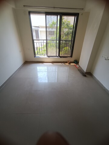 Bedroom in 2 BHK Apartment at Kishkant CHS, Kandivali West – for Rent