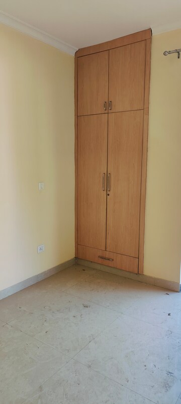 Room in 3 BHK Apartment at Ansal API Esencia, Sector 67 – for Sale