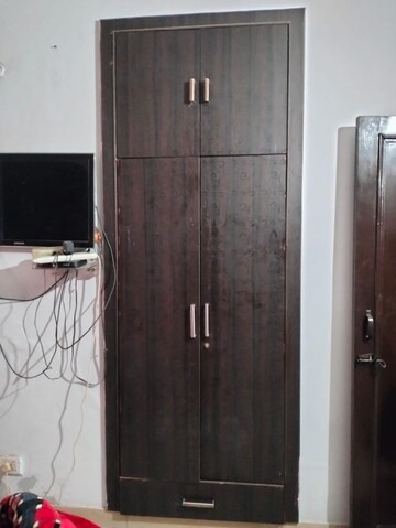 Furnished Amenities in 2 BHK Apartment at Penta Homes, Vip Road – for Rent