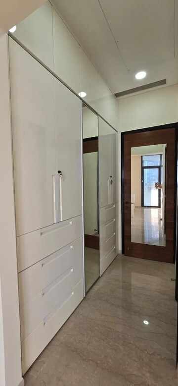 Room in 3 BHK Apartment at Omkar 1973, Worli – for Rent