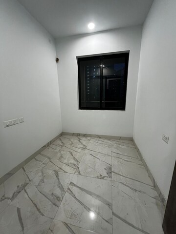 Room in 2 BHK Apartment at Risland The Icon, Dhokali – for Rent