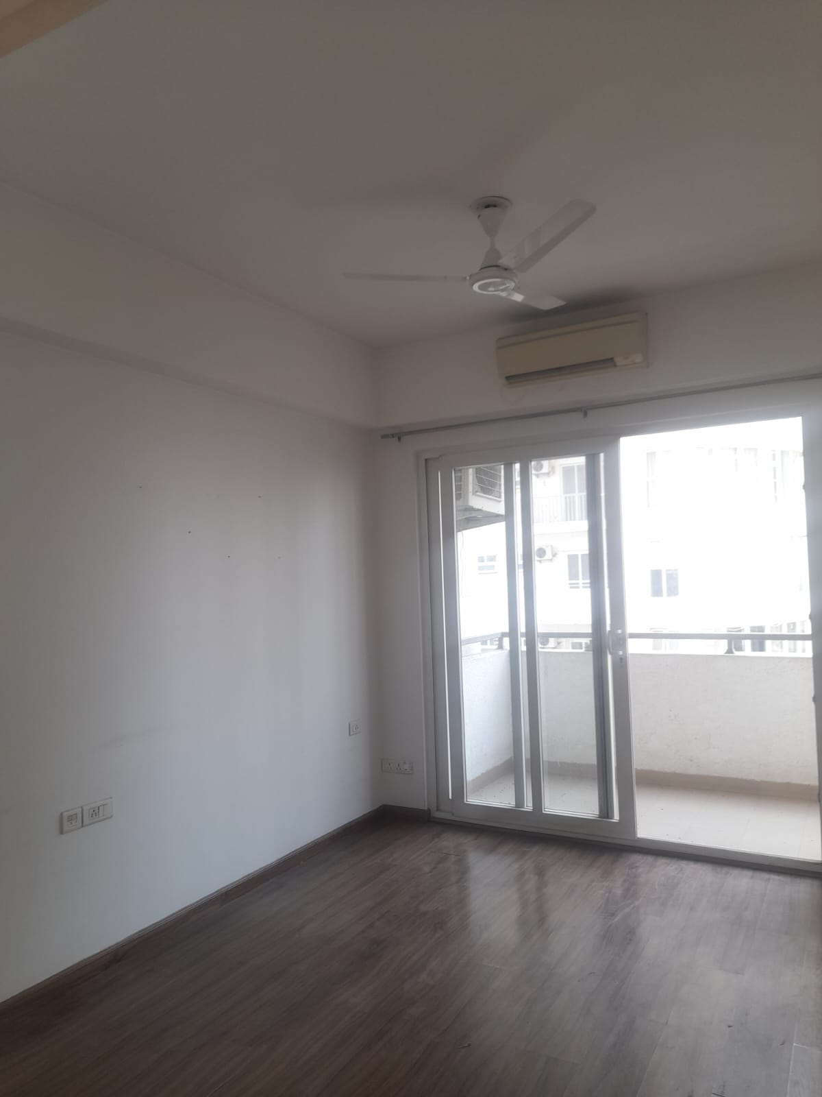 4 BHK + Servant Room,Study Room,Extra Room Apartment For Rent in Emaar The Palm Drive-Palm Studios