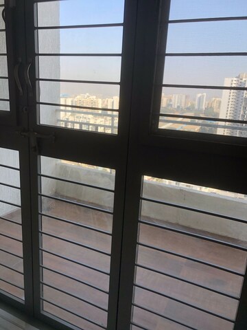 Room in 2 BHK Apartment at Sun City, Sinhagad Road – for Rent