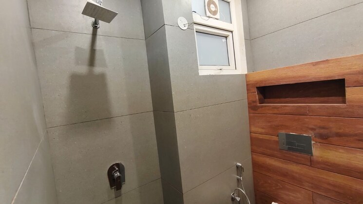 Bathroom, gms road 3 Bedroom 1800 Sq.Ft. Builder Floor In Gms Road Dehradun 8286943