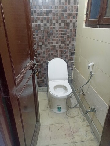 Bathroom in 2.5 BHK Builder Floor at Ansal Plaza Sector-23, Sector 23 – for Rent