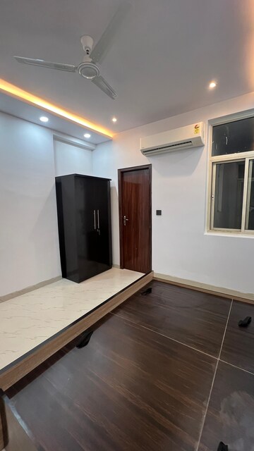 Room in 2 BHK Apartment at Gomti Nagar – for Rent