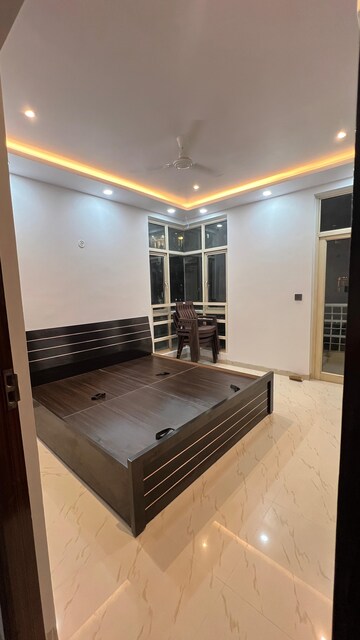 Bedroom in 2 BHK Apartment at Gomti Nagar – for Rent