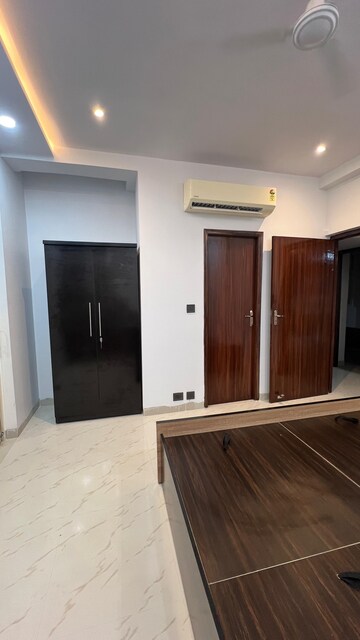 Room in 2 BHK Apartment at Gomti Nagar – for Rent