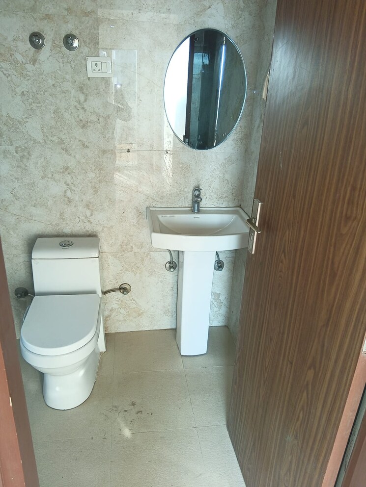 Bathroom, amrapali-golf-homes 2.5 Bedroom 945 Sq.Ft. Apartment In Sector 4 Greater Noida Greater Noida 8287082