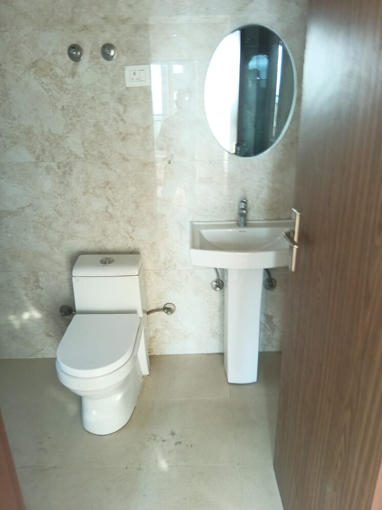 Bathroom, amrapali-golf-homes 2.5 Bedroom 945 Sq.Ft. Apartment In Sector 4 Greater Noida Greater Noida 8287098